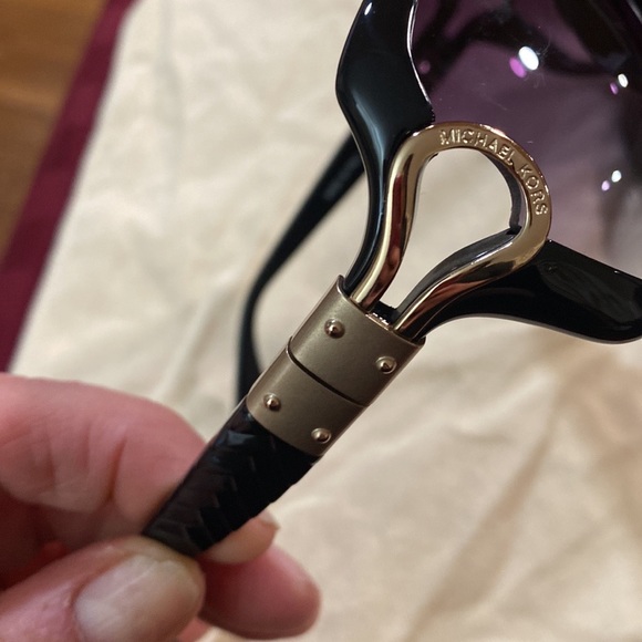Michael Kors New authentic sunglasses in black with gold tone hardware - Picture 6 of 12